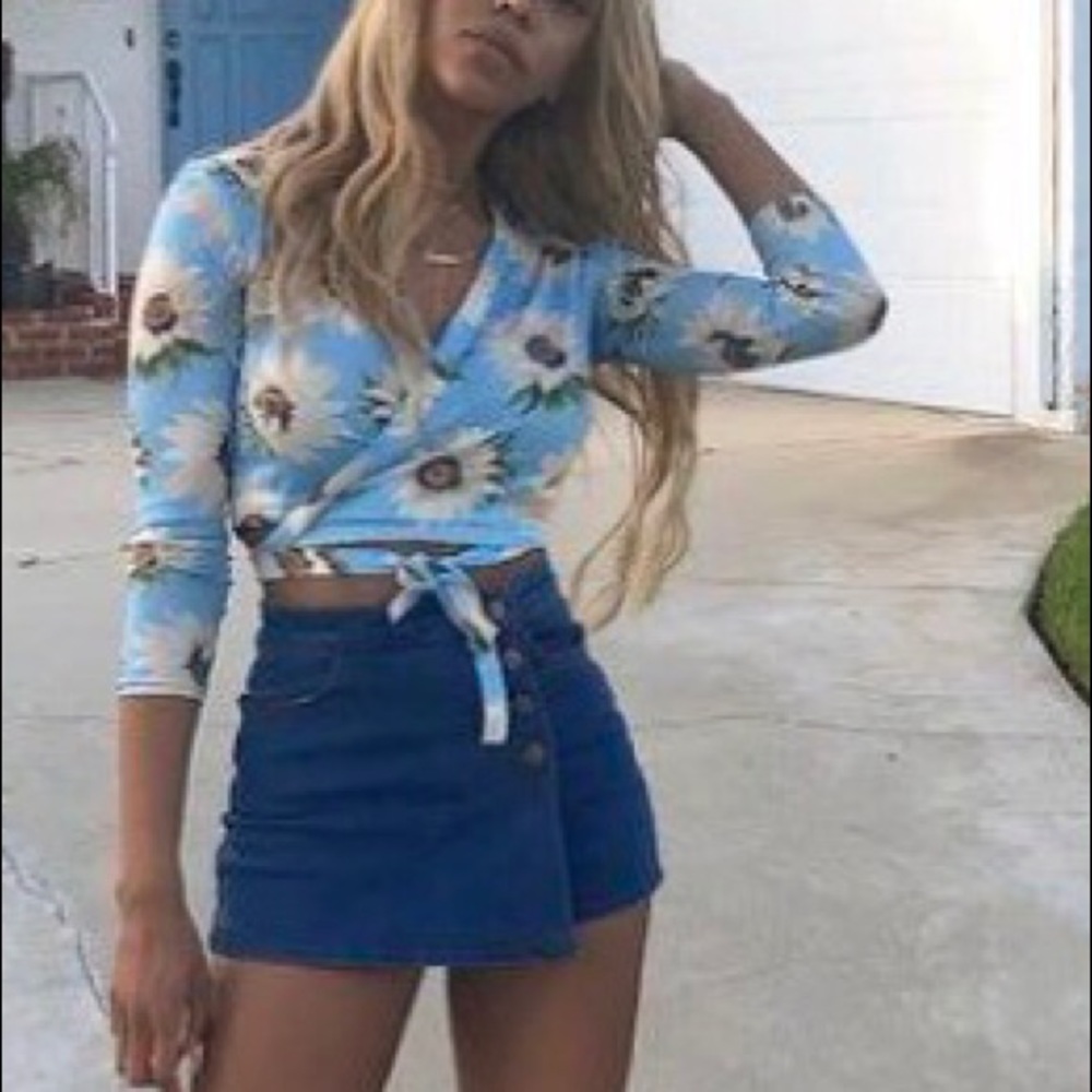 Crop sunflower print quarter sleeve tie top